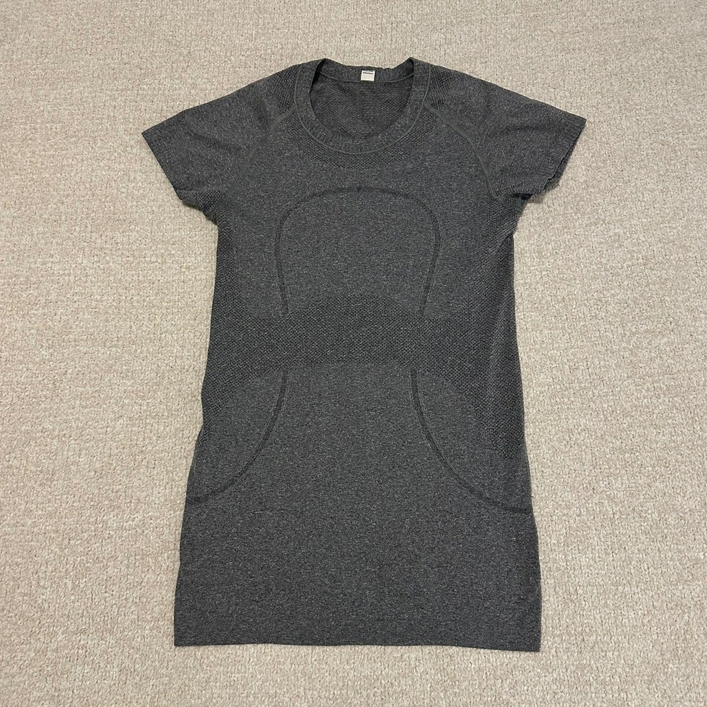 lululemon Swiftly Tech Short Sleeve Shirt size 4 in Grey